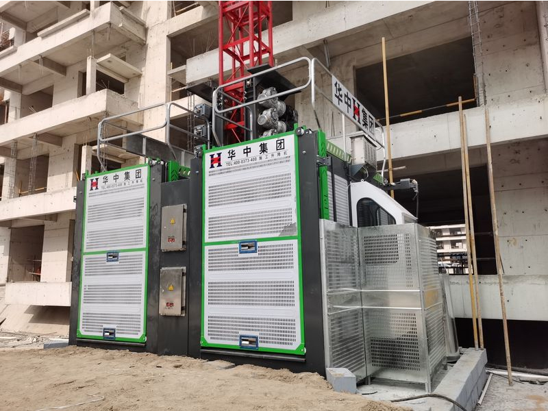 華中起重：高樓建設(shè)常用的施工升降機(jī)你了解多少？